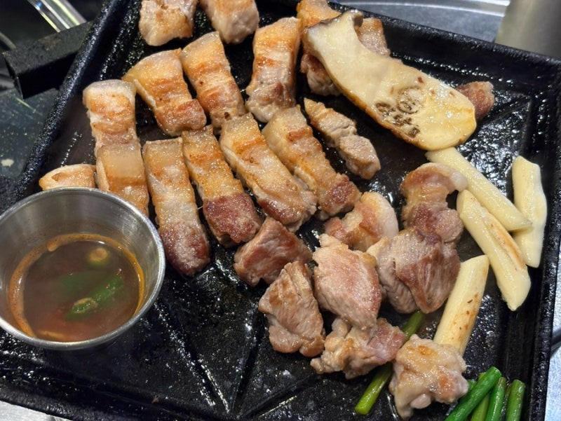 청주 산남동 삼겹살 구워주는 집 식한남자들 청주본점