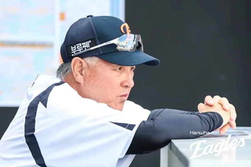 “돌 감독, 손혁 단장 다 나가라고?” 600억 지르고 가을야구 실패한 한화 ㅠ-4