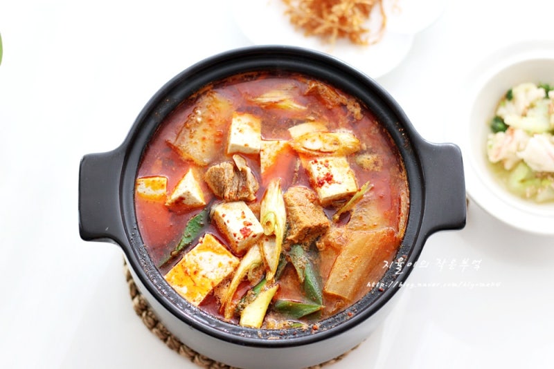 인덕션뚝배기 디자인 예쁜 뚝배기추천 깊은맛 나는 김치찌개 끓이기