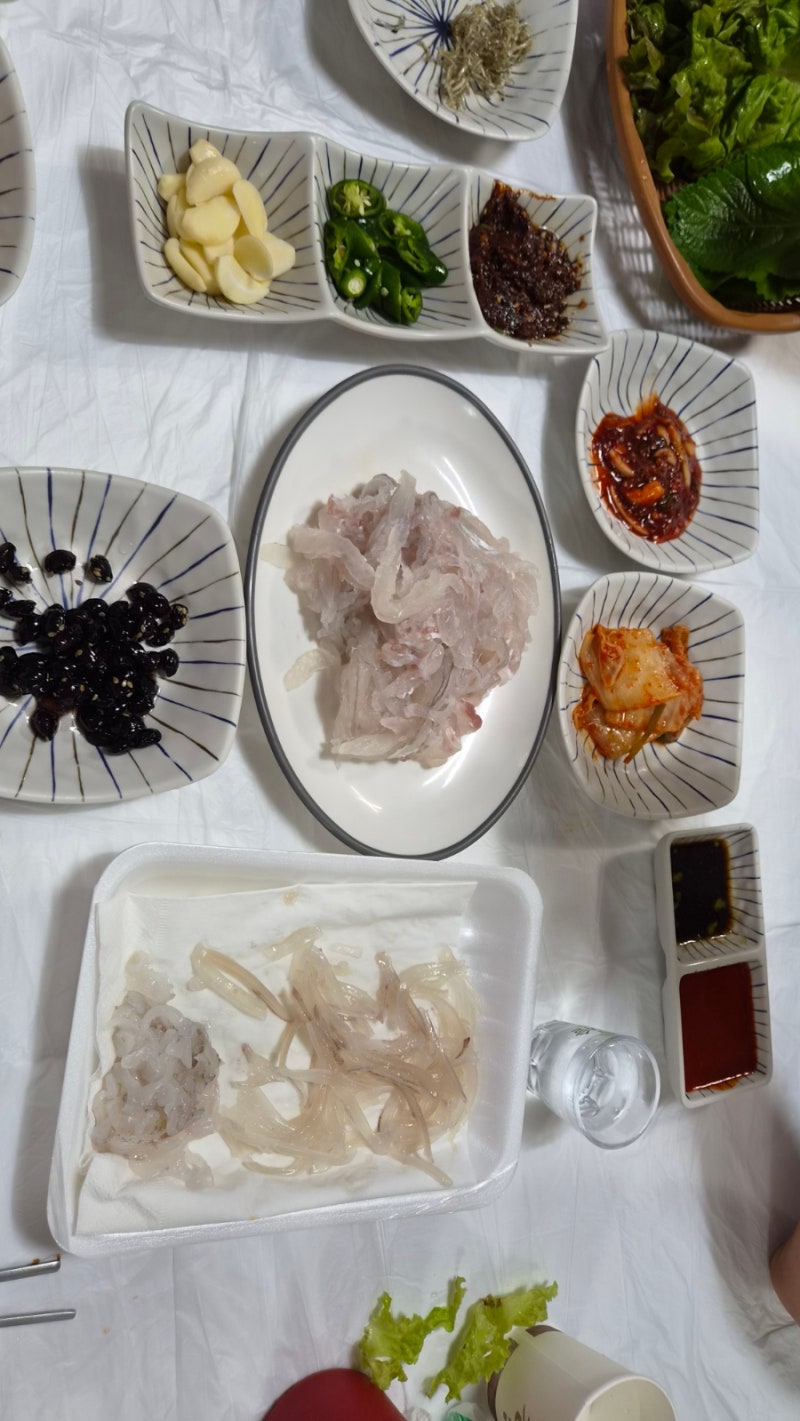 동해 묵호항수산시장 가볼만한곳 묵호시장 경동식당에서 맛난 오징어회,쥐치회 먹고 망상....