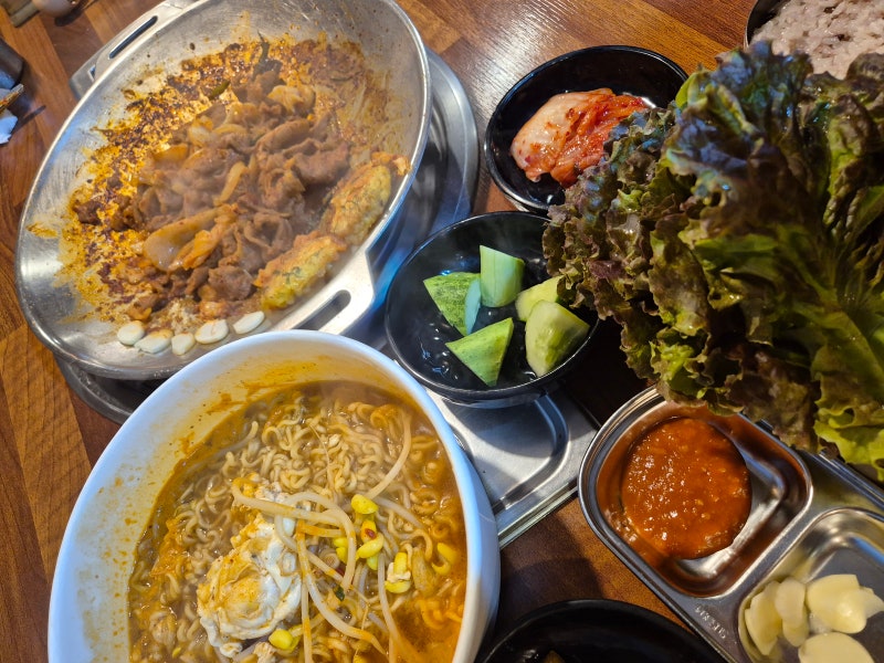 안성 금광면 맛집 제주통돼지 금광점 | 한강라면과 요구르트까지 즐길 수 있는 식당
