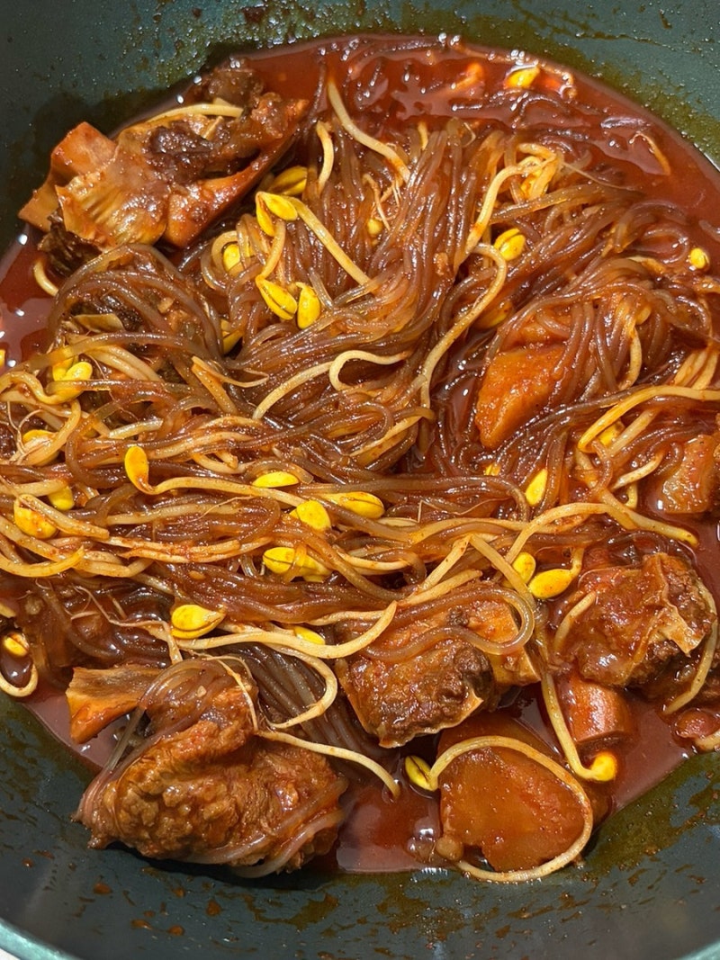노브랜드 매운소갈비찜 (콩나물 당면 추가, 맵기 비교, 칼로리)