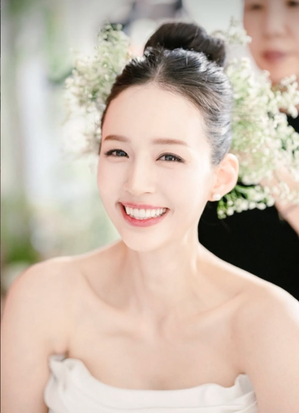 KCM 와이프 방예원 미모와 14년 만에 올리는 늦깎이 결혼식 비하인드