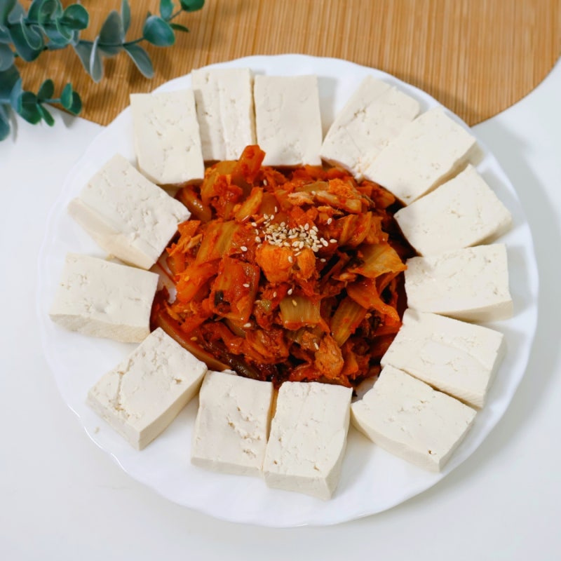 두부김치 | 참치캔 기름으로 볶아 더 고소한 참치두부김치 볶음 레시피