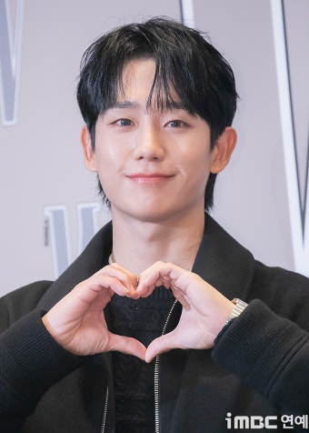 정해인 매니저가 친동생이었다 — '우산 갑질' 오해의 훈훈한 반전, 7살 터울 정해준