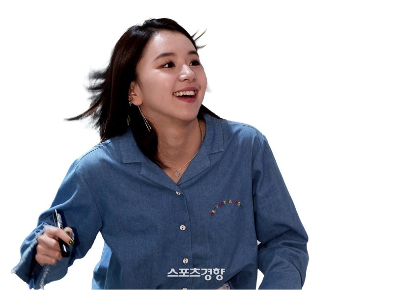 오해는 금물! 트와이스 채영, '실내 흡연' 루머에 직접 해명 나선 사연