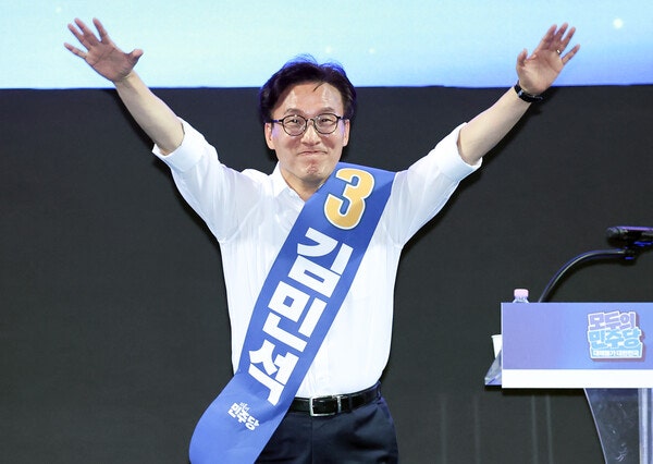 <b>김민석 전용기</b>·권미경 최고위원 <b>지명</b>에 최민희 공개 반발, 민주당 ....