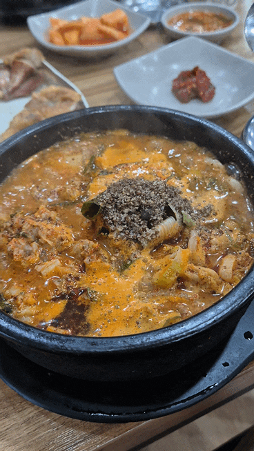 속초 아바이마을 '단천식당' 아바이순대국밥 오징어순대 명태회냉면 주말 웨이팅 현장