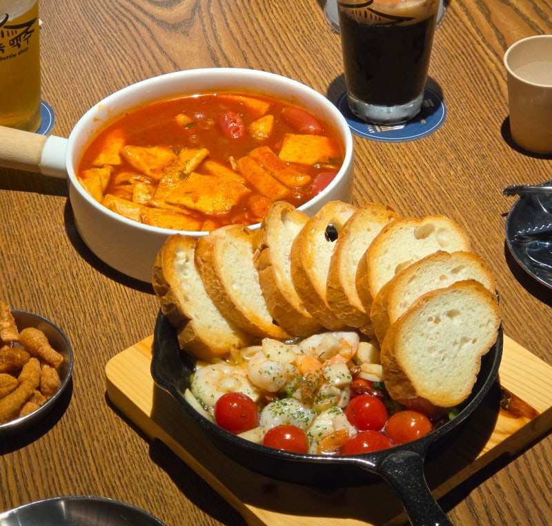 부산 광안리 야구 중계가 나오는 단체 술집 겸 펍 하녹맥주