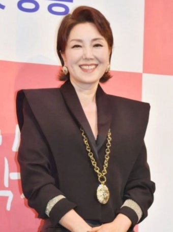 <b>따귀</b> 연기로 유명한 <b>이휘향</b>, 알고 보면 마음 아팠다는 그녀의 진짜 ....