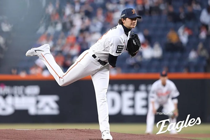 “돌 감독, 손혁 단장 다 나가라고?” 600억 지르고 가을야구 실패한 한화 ㅠ-3
