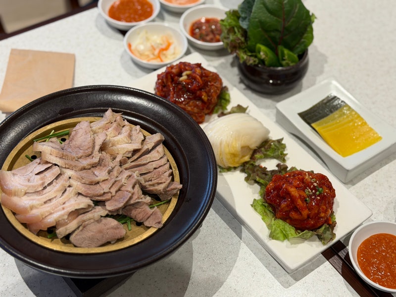 신당역 맛집 원할머니보쌈족발 본점ㅣ보족세트와 생들기름막국수 후기