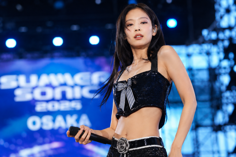 “왜 이렇게 속상해 보여?” 제니 의상 사고부터 마이크 문제까지 겹친 그날