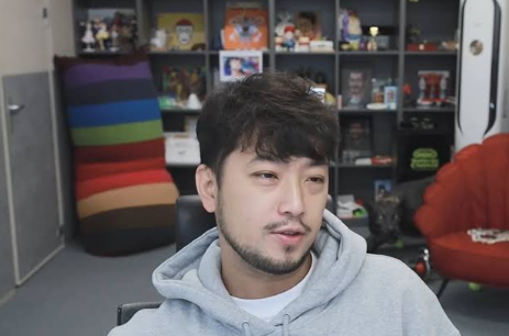 웹툰작가 였지만 이젠 유튜버 침착맨, 그냥 떠들었을 뿐인데 연 10억? 323만 유튜버의 진짜 수....