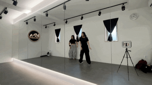 I-One Academy Jamsil Dance School: Review of aespa's 'Lemonade' Class