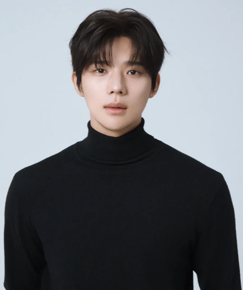 “연애하면 퇴학” 문상민·신시아 전교회장끼리 사랑에 빠졌다! 넷플릭스 시리즈 <담을 넘....