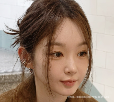 "명품 아니라고?" 강민경 인스타 가을 코디 사복, 스웨이드 자켓으로 완성한 올드머니룩 패션