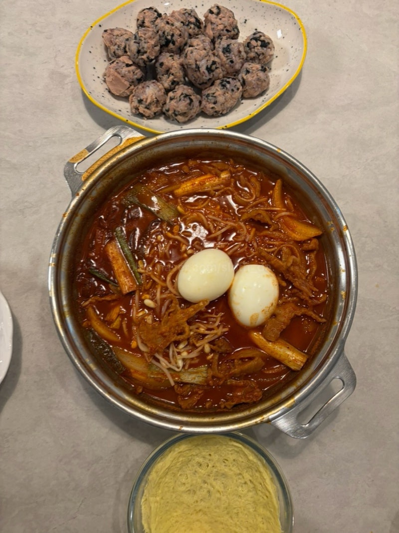 [밀키트 추천] 배달보다 맛있는 재구매템 국물닭발 밀키트 추천 ‘닭발에 미치다’