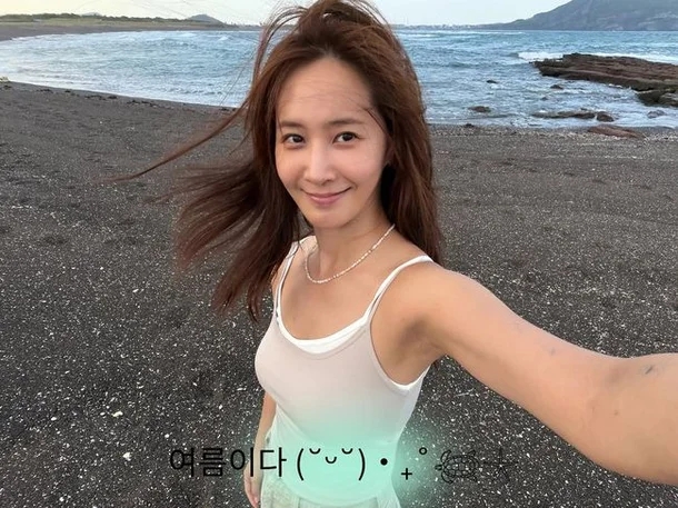 <b>소녀시대</b> 유리, “이<b>효리</b> 따라하냐” 조롱받더니…제주 떠나 ‘효....