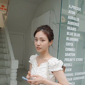 배우 홍화연 인스타 사복 패션, 여자 여름 화이트 레이스 블라우스 코디