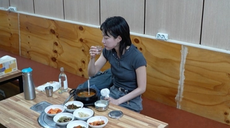 전지적 참견 시점 412회 <b>하윤경 내장탕</b> 혼밥 중 대낮 <b>소주</b> 주문 포착