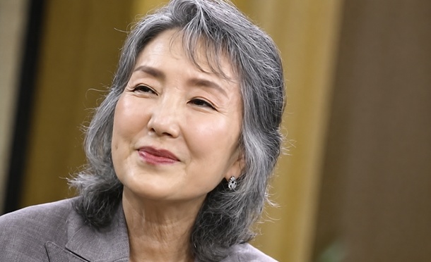 <b>이휘향</b>, <b>촬영</b> 중 <b>기저귀</b> 착용 공개 및 5년 전 은퇴 고민 고백