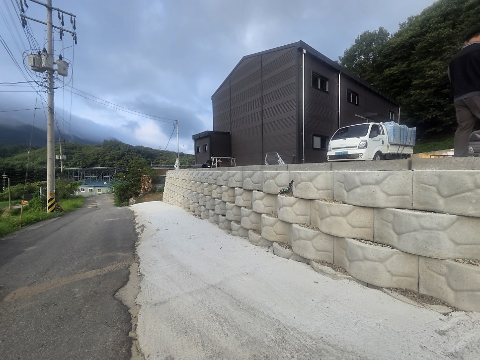 충남 아산 신축 창고 휀스 펜스 설치 메쉬휀스 앙카타입 완벽 시공