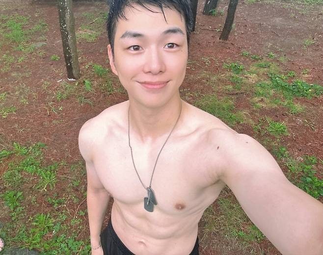 군대 간 강다니엘 맞아??? 상의 탈의 사진 공개에 난리 난 현재 모습++강다니엘, 군대, 현역, ....