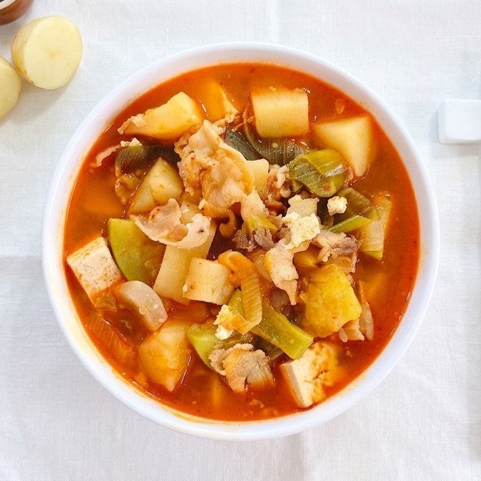 돼지고기 애호박 고추장찌개 레시피! "칼칼하고 깊은" 국물 맛 내는 팁