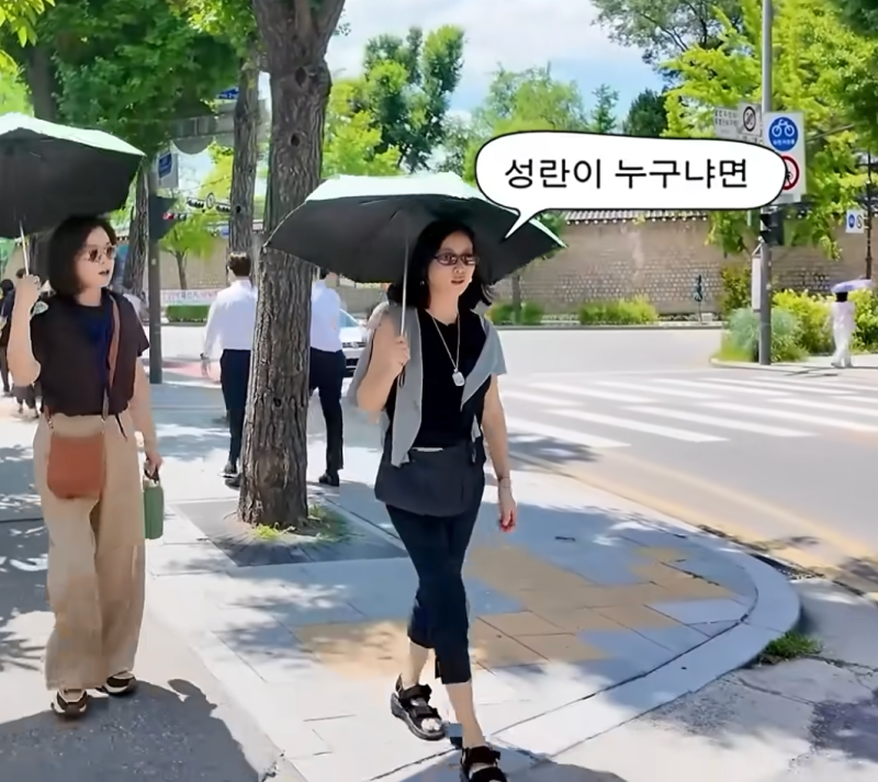 "온 가족이 탐내한다.." 고소영이 여행에 든 19만 8000원 크로스백
