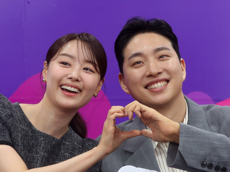 <b>박위</b>, <b>KTX</b> 승강장서 휠체어 <b>낙상사고</b>…"공익근무요원 발에 걸려" CCTV ....