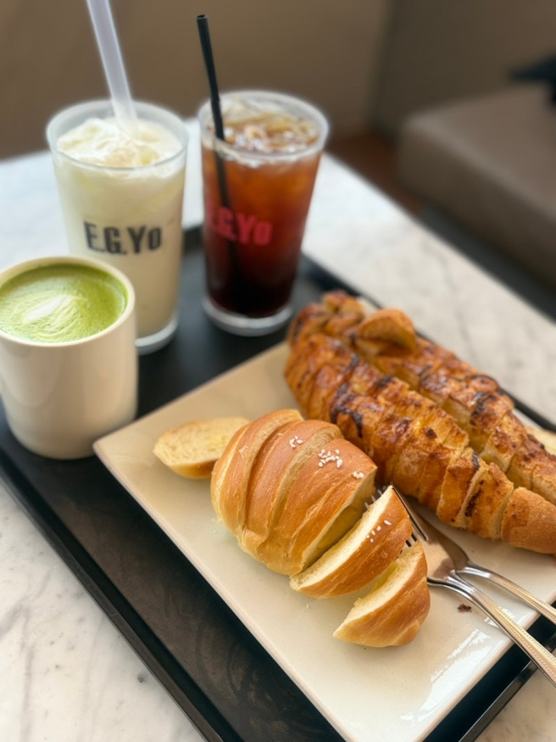 부산 다대포 베이커리 대형 카페 빵맛집 이지요661