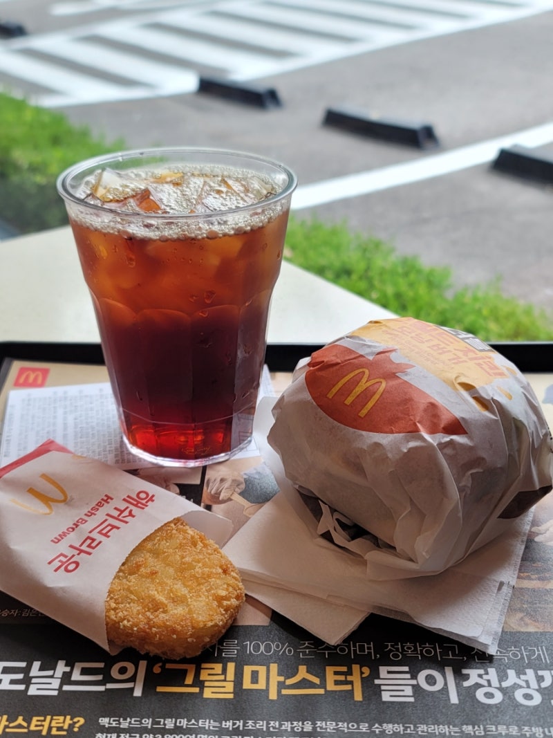 맥도날드 더블그릴드치킨 모닝버거 칼로리 및 단백질 함량