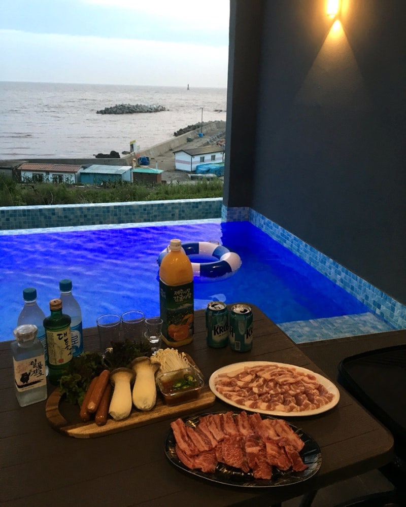 포항 호미곶 오션뷰 독채 풀빌라에서 수영하고 바베큐까지 | 포항 더리브풀빌라 303호 후기