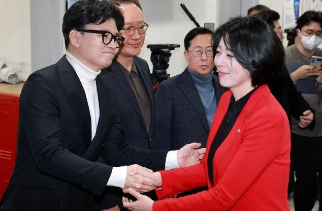 한동훈·배현진, 본회의장 나란히 앉아 대화 포착…정치권 해석 분분