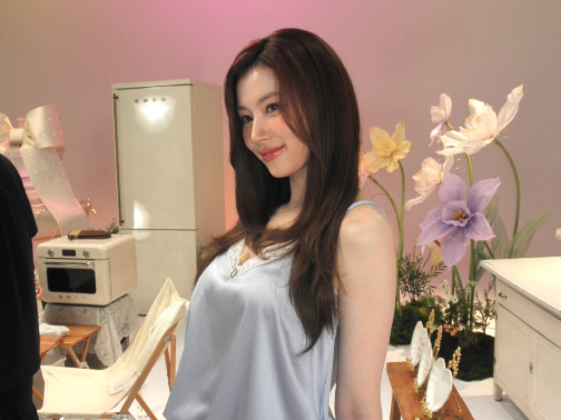 “아이돌로 탑 찍고 일본 배우로 데뷔” 사나 냉터뷰 나시 코디 정보