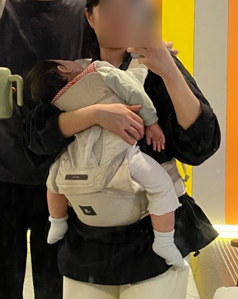 아기 잘 재우는 꿀팁과 육아 효자템 2가지 (포그내 아기띠 & 오보기 포대기) 실사용 후기