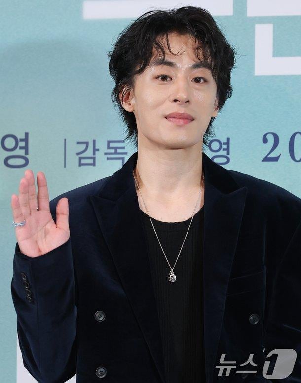 From Minor Roles to Mainstream Star: The Unexpected Past and Unique Film Career of Distinctive Actor Koo Kyo-hwan
