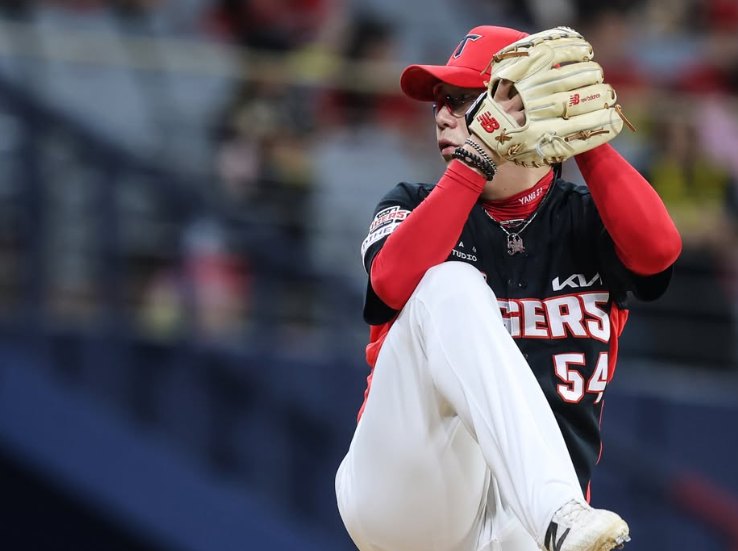 ⚾KIA 타이거즈 양현종, 역대 두 번째 '13시즌 연속 100이닝' 대기록 달성!송진우와 타이,'꾸준....