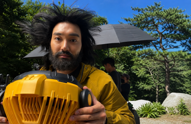 경복궁 앞에서 담배를 펴? 슈퍼주니어 최시원의 눈에 띄는 행보