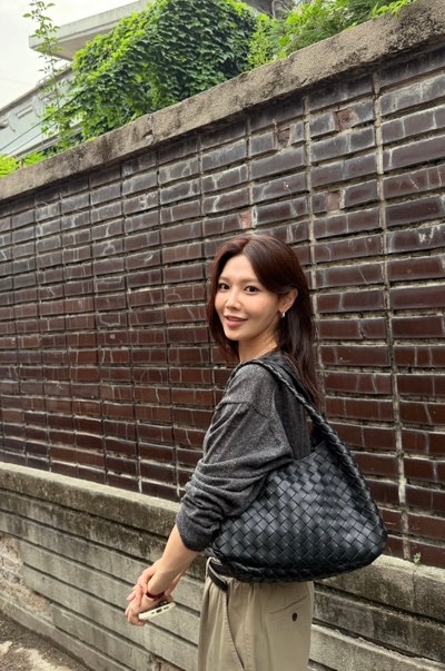 최수영 가방 어디 거? 보테가 베네타 홉백 가격·모델명 알아봤어요