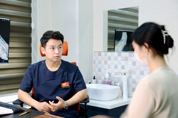 손목 건초염 증상, 엄지손가락까지 아프다면? 손목 건초염 치료 방법