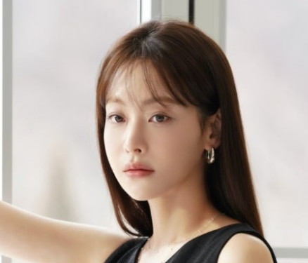 "공개 열애 10개월 만에 '남남' 김범·오연서, 뜨거웠던 만큼 허무했던 결별 전말"