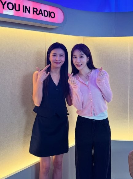 15년 만에 다시 만난 하지원·유인나, 라디오 한 회가 남긴 뜻밖의 기록