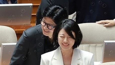 한동훈·배현진, 본회의장 나란히 앉았다…카메라에 잡힌 3분의 의미