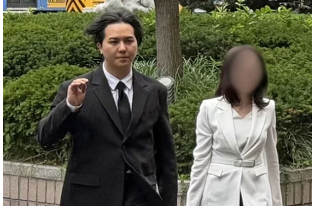 송민호 때문에 인생 꼬였나…'승진 때문에 담당' A씨, 직위해제에 징역 1년 구형