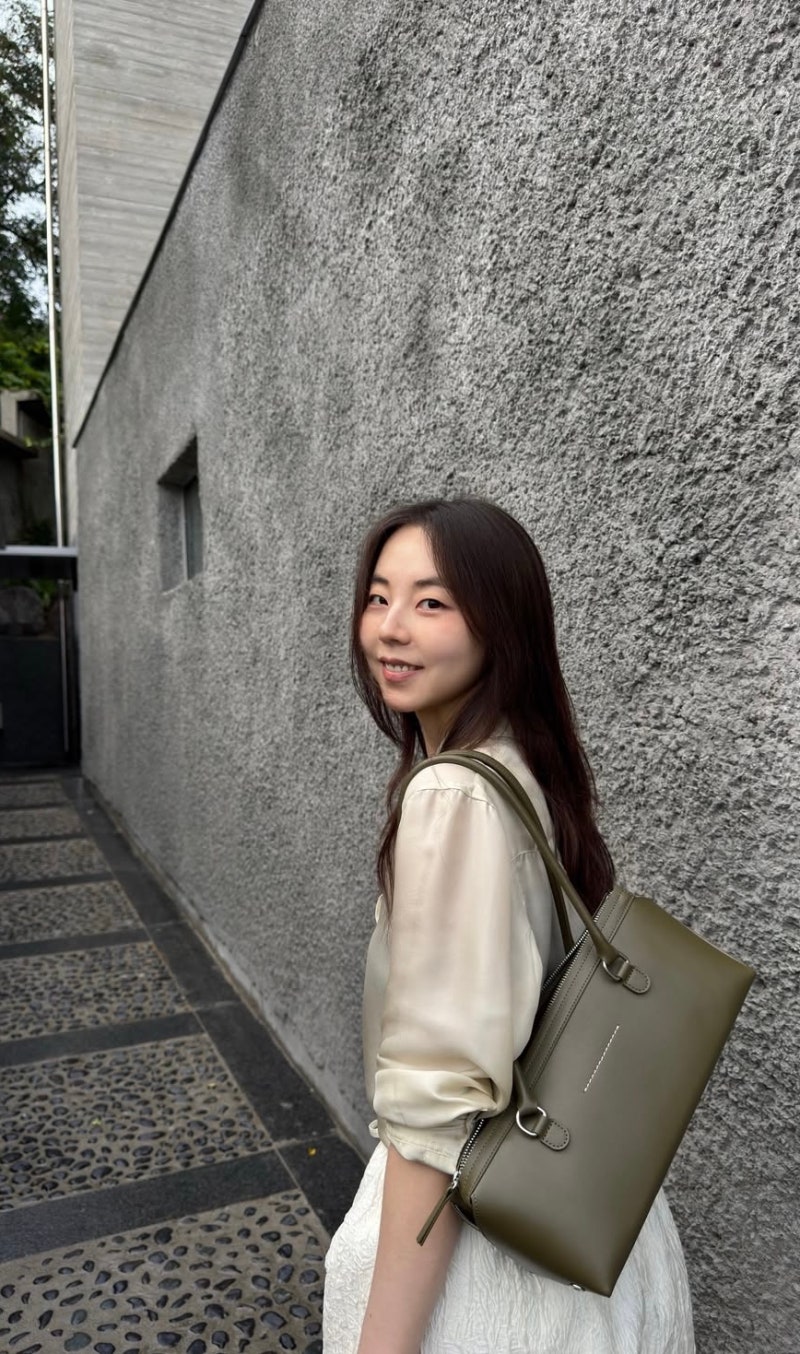 안소희 가방으로 눈길 끄는 메종 마르지엘라 MM6 바울레토 숄더백 스몰, 사계절 데일리백 추....