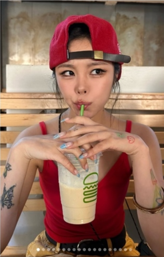월드투어 중 이렇게 달라졌다, 마마무 휘인, 타투 변신 근황 얼굴선·메이크업까지 강렬