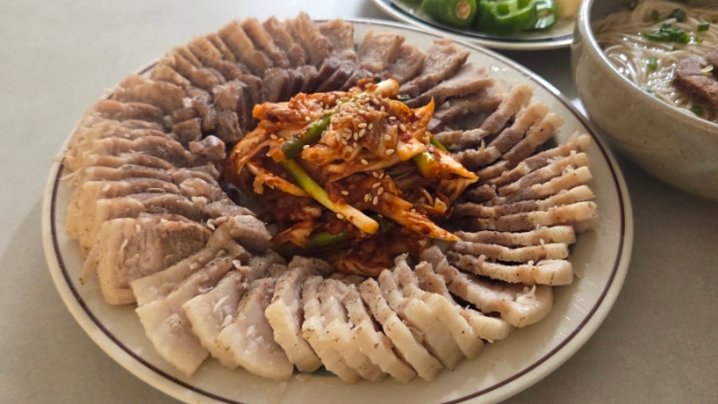 강레오 셰프 찜수육 레시피 | 삼겹살 수육, 고기국수, 알배추 겉절이까지 한 끼 완성!