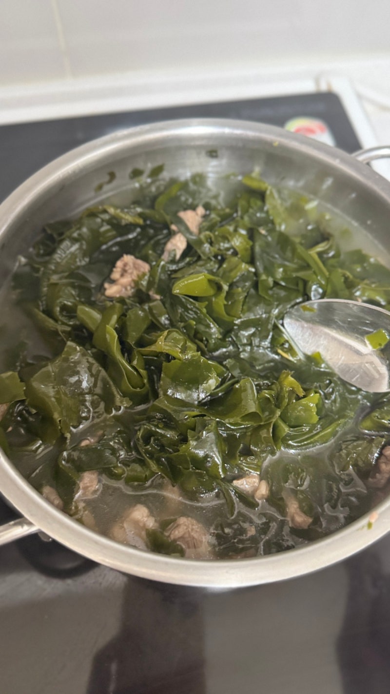 친정엄마도 딸도 인정한 깊은 맛! 실패 없는 소고기 미역국 초간단 레시피